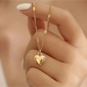 Elegant Gold heart pendant necklace